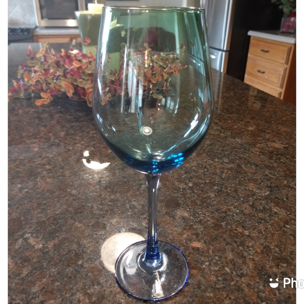 Beautiful Ombre Wine, Rocks, And Margarita Glasses - Picture 3 of 4